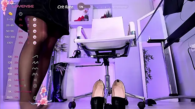 Snapshot of hannah_howeell__ chatting on January 2025 03:28:02 PM hannah howeell online show from January 2025 03:28:02 PM