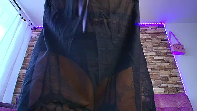 MiaFlamesxxx online show from November 2025 09:14:01 PM