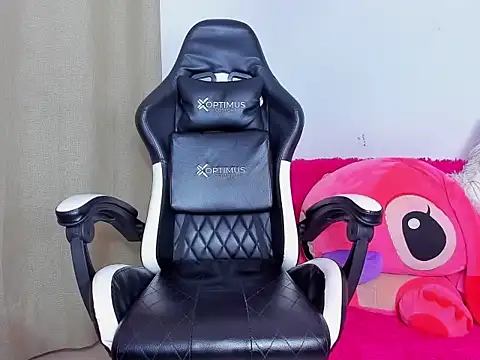 Laurita  Os online show from January 2025 11:45:01 PM