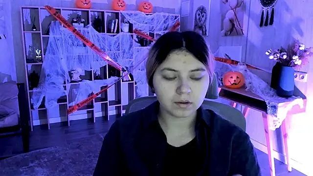 DiaAngell online show from October 2025 08:10:01 PM