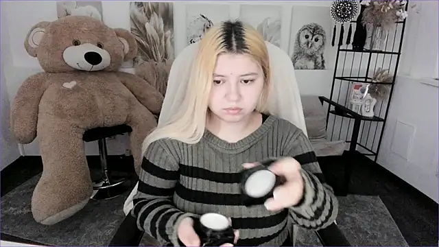 DiaAngell online show from January 2026 07:30:01 PM