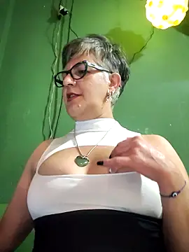 ilonna2025 online show from October 2025 10:41:02 PM