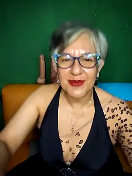 ilonna2025 online show from November 2025 11:42:02 PM