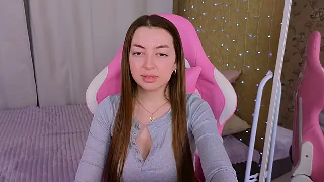 Snapshot of Ann_moon__ chatting on February 2025 06:19:01 PM Ann moon online show from February 2025 06:19:01 PM