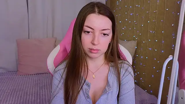 Snapshot of Ann_moon__ chatting on February 2025 01:43:02 PM Ann moon online show from February 2025 01:43:02 PM