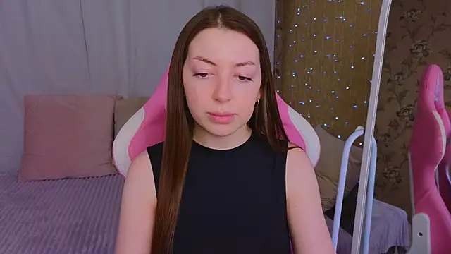 Snapshot of Ann_moon__ chatting on February 2025 12:19:01 PM Ann moon online show from February 2025 12:19:01 PM