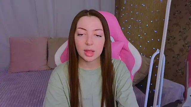 Snapshot of Ann_moon__ chatting on February 2025 06:23:01 PM Ann moon online show from February 2025 06:23:01 PM