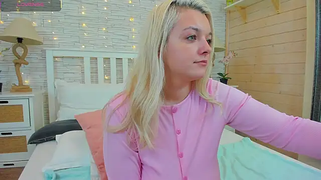 Snapshot of Misty__Fox chatting on March 2025 03:07:01 AM Misty Fox online show from March 2025 03:07:01 AM