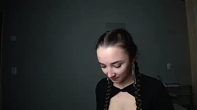 Eva Gloryy online show from March 2025 05:34:02 PM