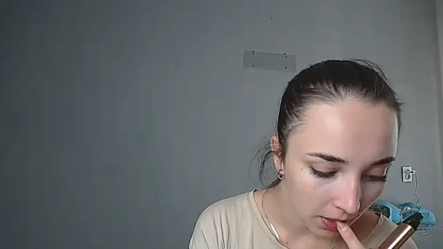 Eva Gloryy online show from September 2025 11:42:01 AM