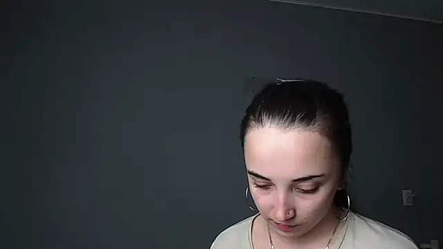 Eva Gloryy online show from May 2026 05:08:01 PM