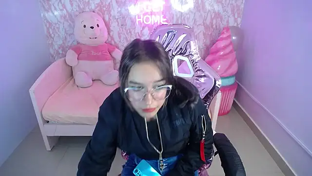 kassandra ch  online show from January 2025 04:24:01 PM