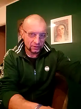 Snapshot of bobbuilder77pl chatting on February 2025 07:41:02 PM bobbuilder77pl online show from February 2025 07:41:02 PM