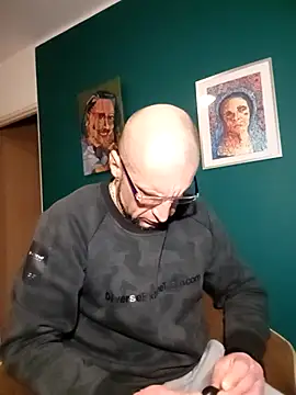 Snapshot of bobbuilder77pl chatting on February 2025 11:32:02 PM bobbuilder77pl online show from February 2025 11:32:02 PM