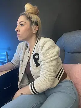 viktoria davis  online show from November 2025 12:44:02 AM