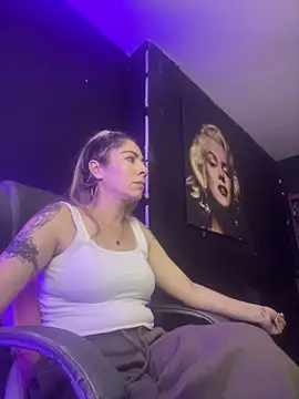 viktoria davis  online show from April 2026 01:14:01 AM