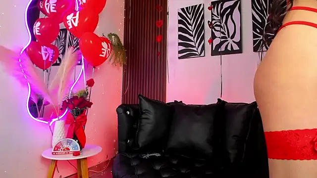 Snapshot of Georgina_caruso chatting on February 2025 08:05:01 PM Georgina caruso online show from February 2025 08:05:01 PM