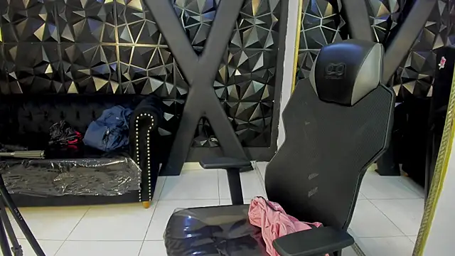 DalayMoore online show from June 2026 08:03:01 PM