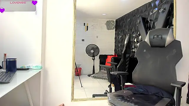 DalayMoore online show from June 2026 10:04:01 PM