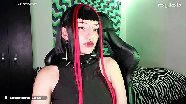 Snapshot of roxy_toxic chatting on March 2025 03:46:02 AM roxy toxic online show from March 2025 03:46:02 AM