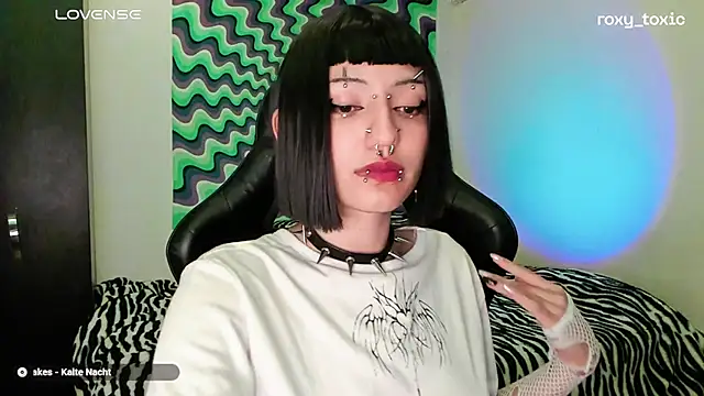 Snapshot of roxy_toxic chatting on March 2025 01:54:01 AM roxy toxic online show from March 2025 01:54:01 AM