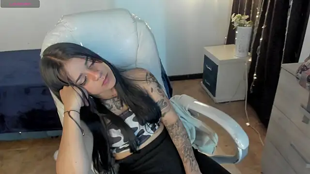 Nicole Foxx  online show from February 2025 11:34:02 PM