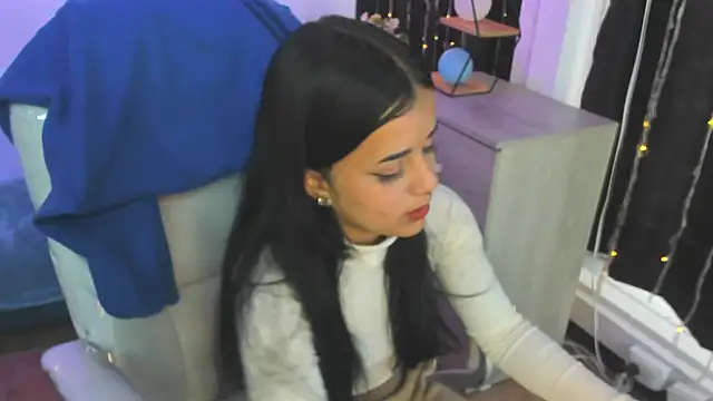 Nicole Foxx  online show from March 2025 08:32:02 PM