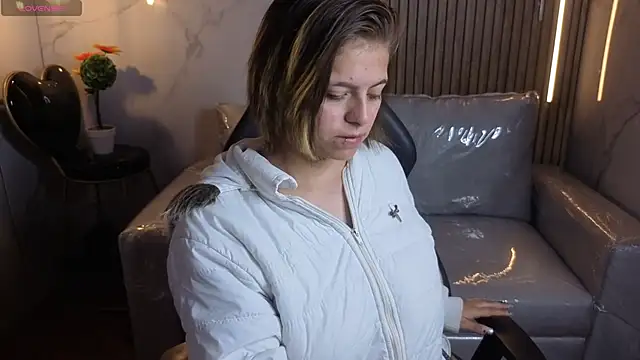 Kitten Cam online show from April 2026 12:29:02 PM