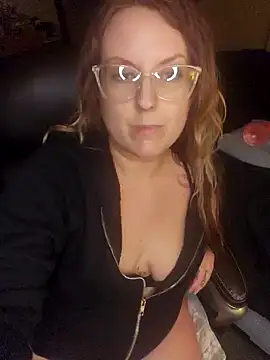 Snapshot of TattedMamaXOXO chatting on February 2025 04:57:01 AM TattedMamaXOXO online show from February 2025 04:57:01 AM