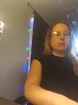 Snapshot of TattedMamaXOXO chatting on February 2025 07:22:02 PM TattedMamaXOXO online show from February 2025 07:22:02 PM