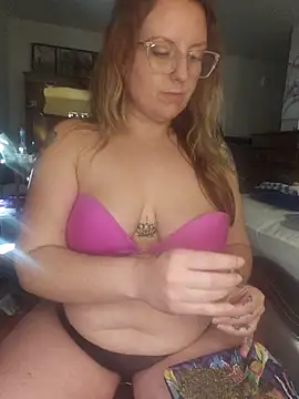 Snapshot of TattedMamaXOXO chatting on February 2025 03:49:02 PM TattedMamaXOXO online show from February 2025 03:49:02 PM