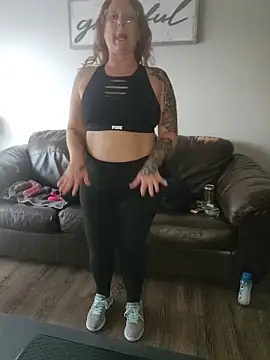 Snapshot of TattedMamaXOXO chatting on November 2025 05:06:01 PM TattedMamaXOXO online show from November 2025 05:06:01 PM