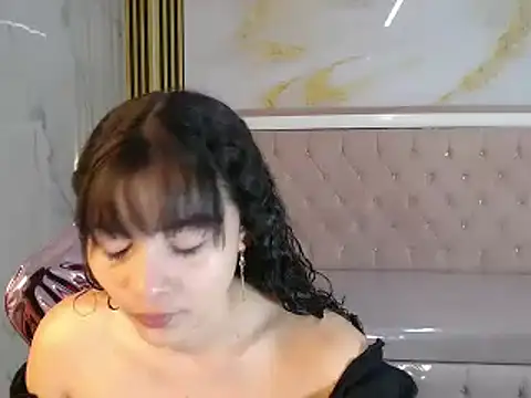 shalon diaz s online show from February 2025 01:08:01 PM