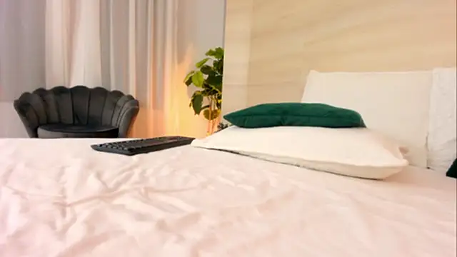 EllaWhiteX online show from May 2026 05:07:01 PM