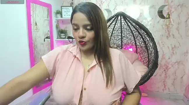 Snapshot of victoria__floyd chatting on January 2025 07:42:02 PM victoria floyd online show from January 2025 07:42:02 PM