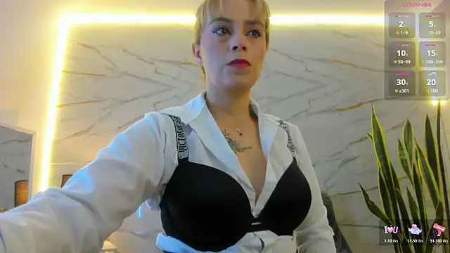 RayaCarr  online show from May 2026 01:07:02 PM
