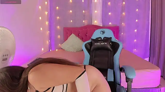 Snapshot of Lia_little18 chatting on January 2025 09:02:02 AM Lia little18 online show from January 2025 09:02:02 AM