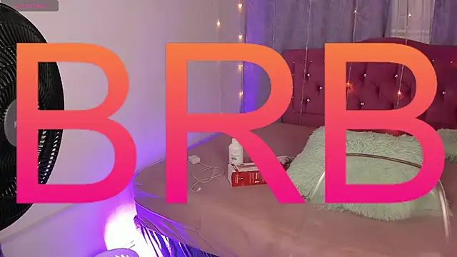 Snapshot of Lia_little18 chatting on February 2025 06:33:01 AM Lia little18 online show from February 2025 06:33:01 AM