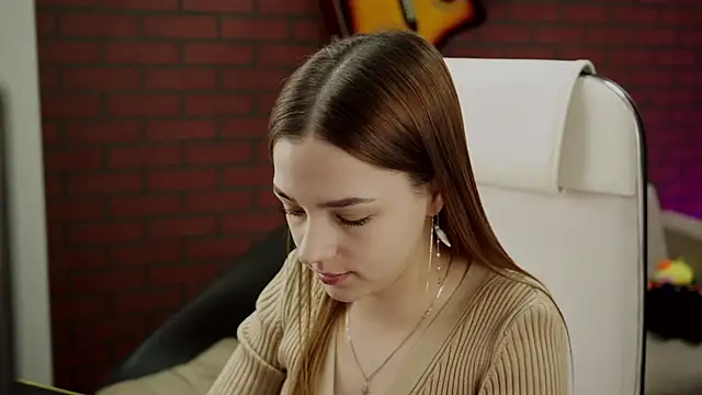 PamBeesly online show from January 2025 09:24:02 AM