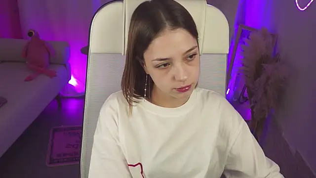 Snapshot of PamBeesly chatting on November 2025 05:41:02 AM PamBeesly online show from November 2025 05:41:02 AM