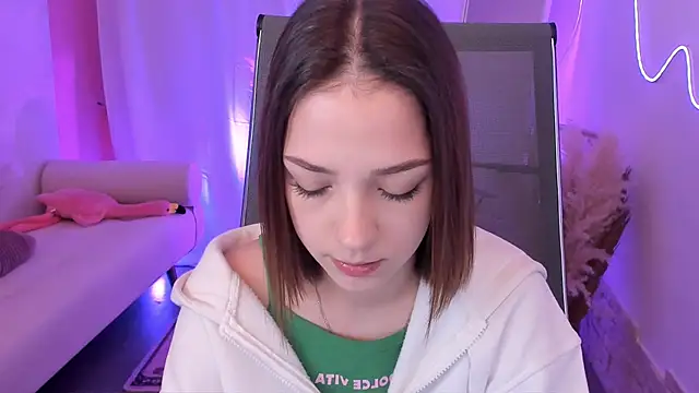 Snapshot of PamBeesly chatting on December 2025 08:51:02 AM PamBeesly online show from December 2025 08:51:02 AM