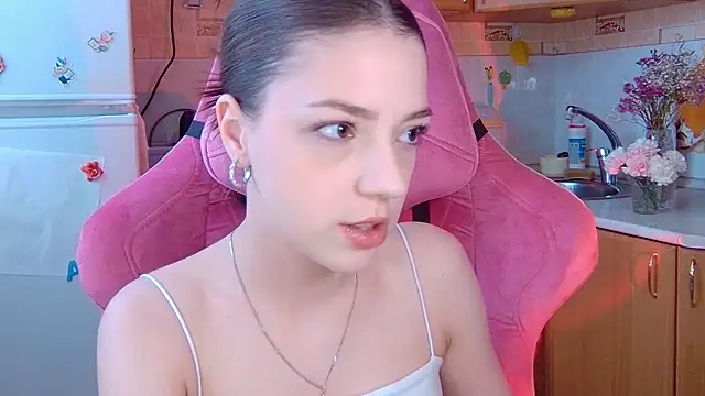 Snapshot of PamBeesly chatting on February 2026 09:10:02 AM PamBeesly online show from February 2026 09:10:02 AM