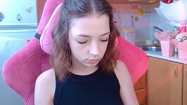 Snapshot of PamBeesly chatting on March 2026 08:19:01 AM PamBeesly online show from March 2026 08:19:01 AM