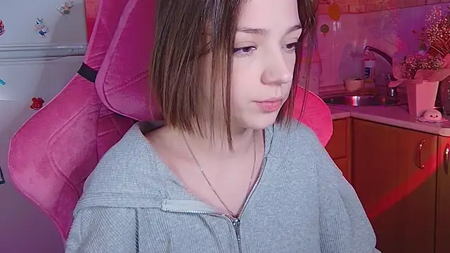 Snapshot of PamBeesly chatting on April 2026 03:12:01 PM PamBeesly online show from April 2026 03:12:01 PM