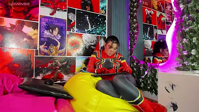 Snapshot of Zoe_Cheshire chatting on February 2025 12:04:01 AM Zoe Cheshire online show from February 2025 12:04:01 AM