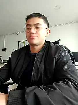 Snapshot of Thonny-becker chatting on February 2025 12:17:02 PM Thonny-becker online show from February 2025 12:17:02 PM