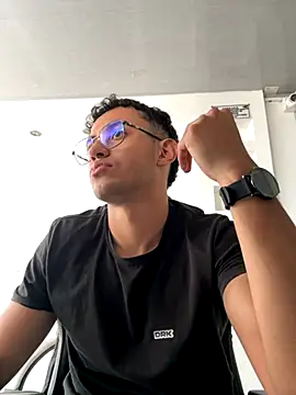 Snapshot of Thonny-becker chatting on October 2025 02:26:02 PM Thonny-becker online show from October 2025 02:26:02 PM