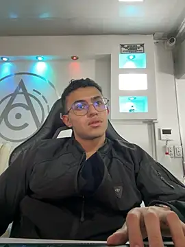 Snapshot of Thonny-becker chatting on October 2025 11:27:02 PM Thonny-becker online show from October 2025 11:27:02 PM