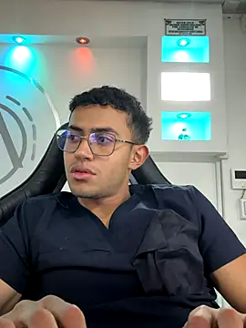 Snapshot of Thonny-becker chatting on October 2025 12:30:02 AM Thonny-becker online show from October 2025 12:30:02 AM