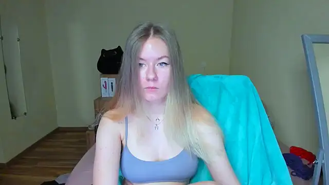 Snapshot of EmilyPaw chatting on February 2025 09:13:02 AM EmilyPaw online show from February 2025 09:13:02 AM